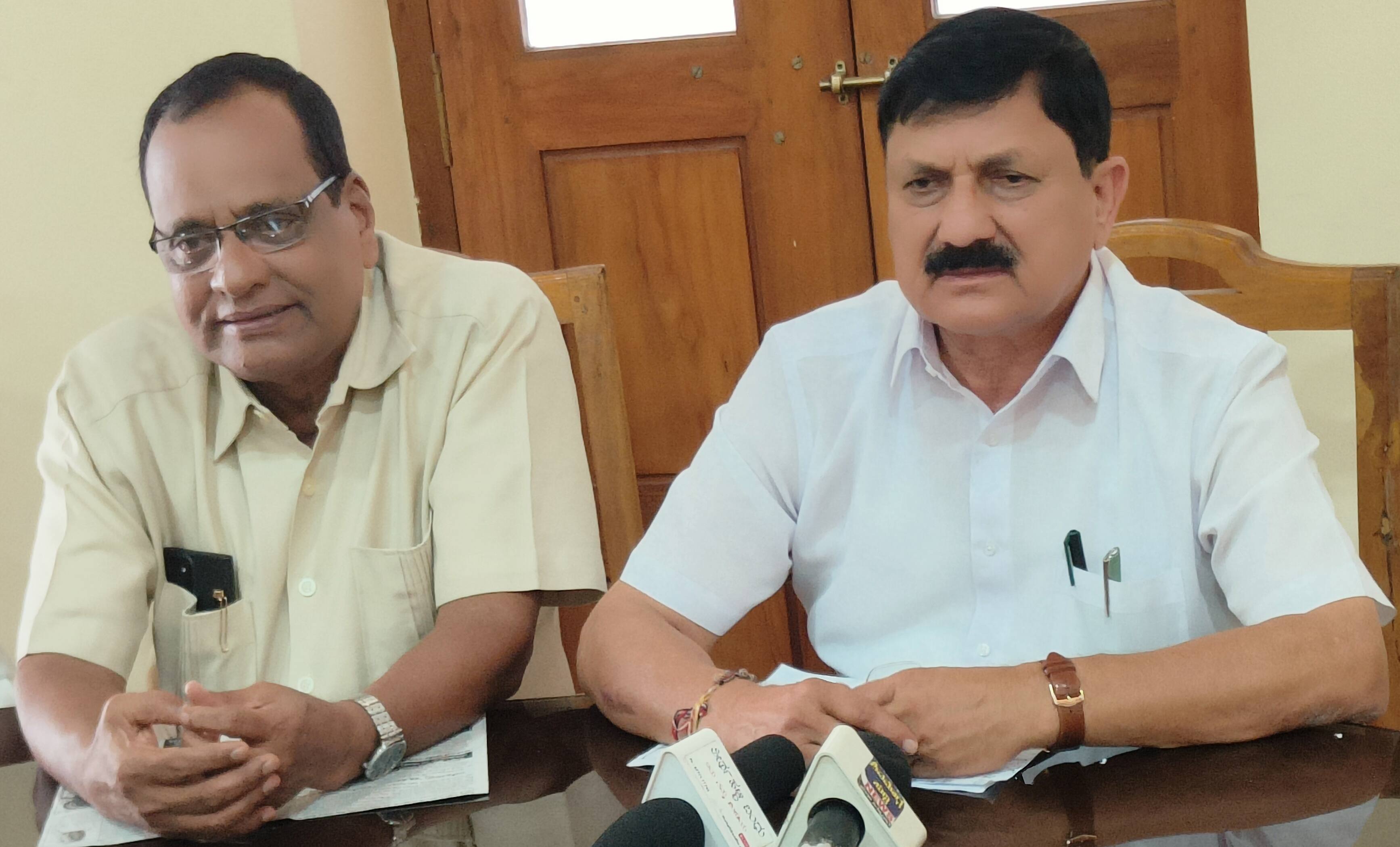 ಫೋಟೋ 07 ಟಿಟಿಎಚ್ 01: ಪಟ್ಟಣದ ಪ್ರವಾಸಿ ಮಂದಿರದಲ್ಲಿ ಶನಿವಾರ ಕರೆದ ಸುದ್ದಿಗೋಷ್ಠಿಯಲ್ಲಿ ಶಾಸಕ ಆರಗ ಜ್ಞಾನೇಂದ್ರ ಮಾತನಾಡಿದರು. | Kannada Prabha